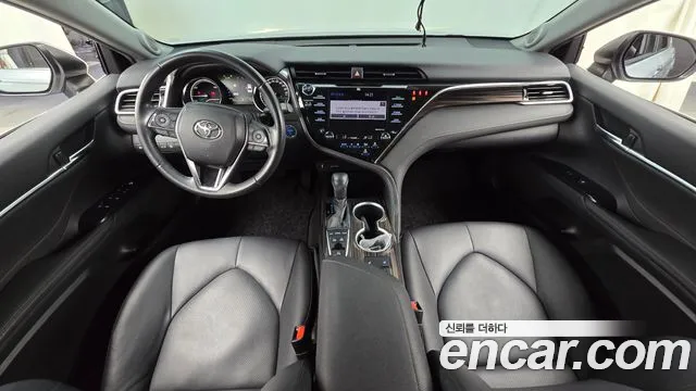 Toyota Camry — интерьер