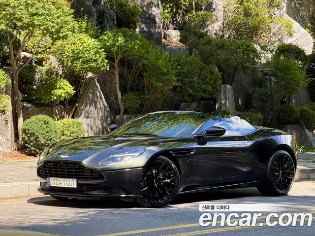 Aston Martin DB11