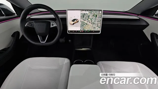 Tesla Model 3 — интерьер