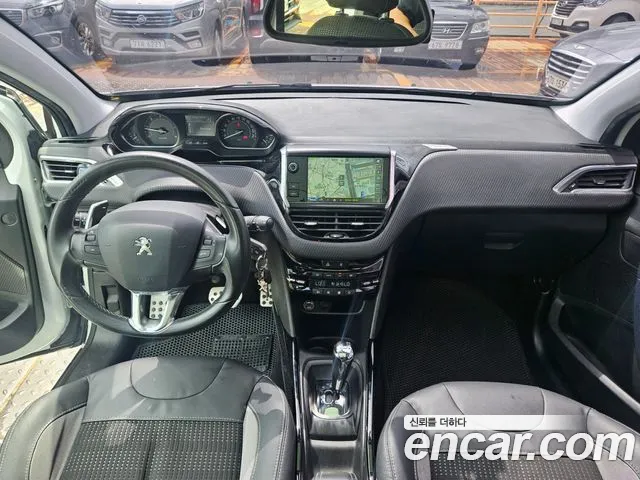 Peugeot 2008 — интерьер