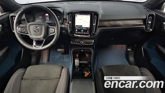 Volvo C40 — интерьер
