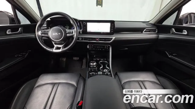 Kia K5 — интерьер
