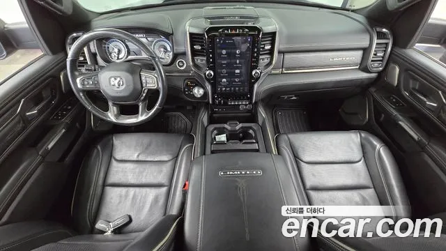 Dodge Ram Pickup — интерьер