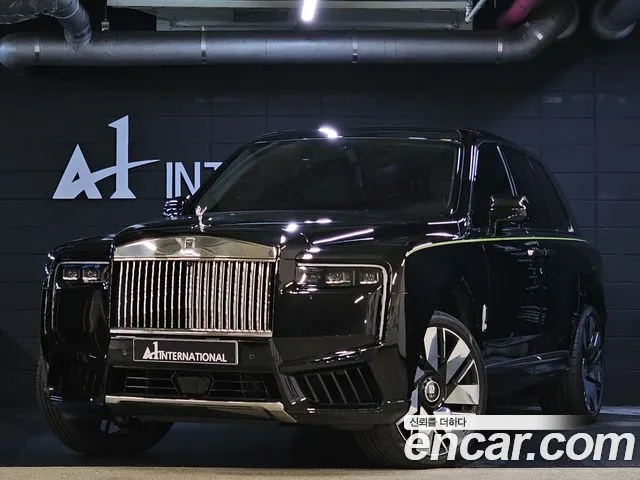 Rolls-Royce Cullinan — экстерьер