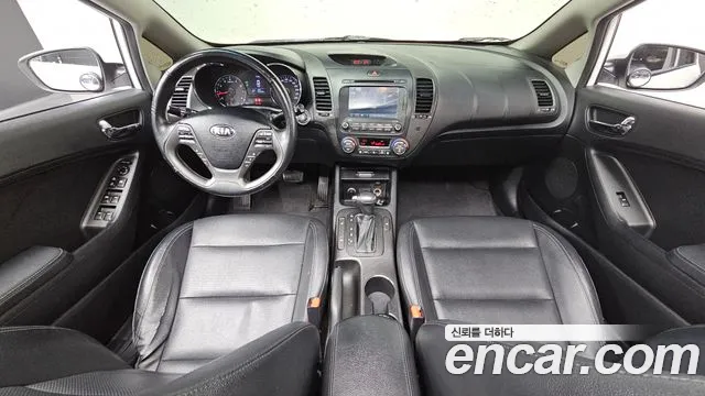 Kia K3 — интерьер