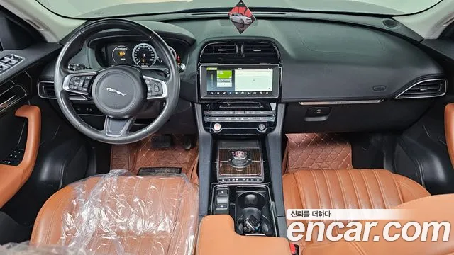 Jaguar F-Pace — интерьер