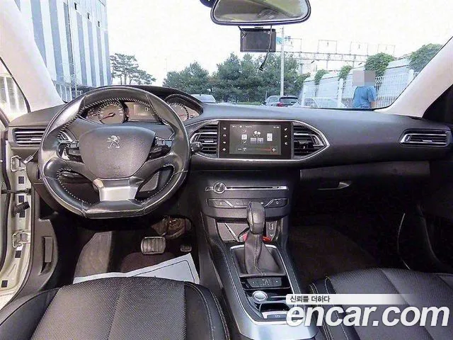 Peugeot 308 — интерьер