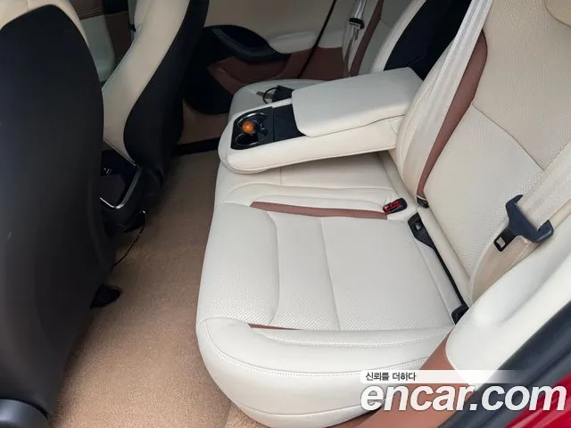 Tesla Model S — интерьер