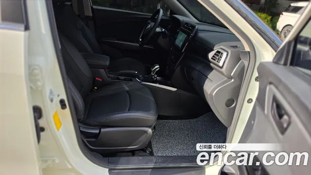 KG Mobility Tivoli — интерьер