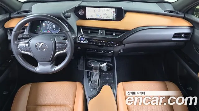 Lexus UX — интерьер