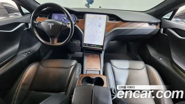 Tesla Model S — интерьер