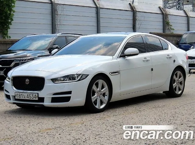 Jaguar XE — экстерьер