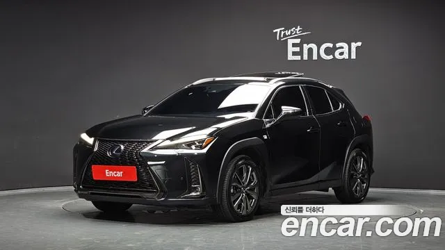 Lexus UX — экстерьер