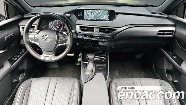 Lexus UX — интерьер
