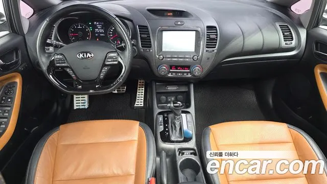 Kia K3 — интерьер