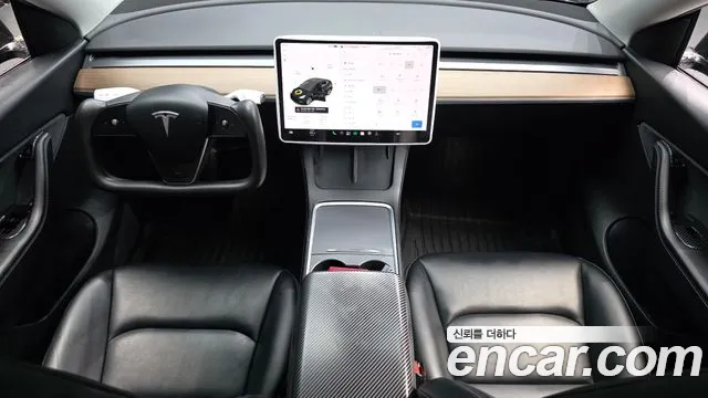 Tesla Model Y — интерьер