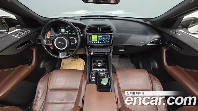 Jaguar F-Pace — интерьер