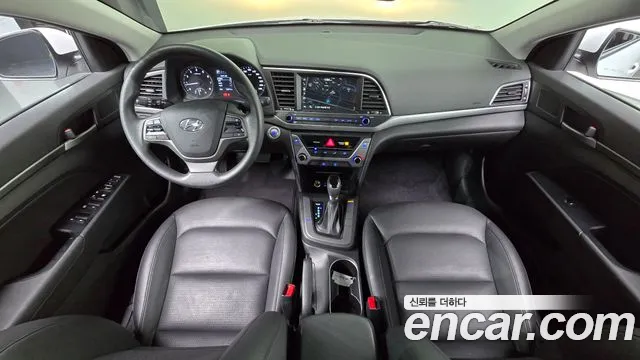 Hyundai Elantra — интерьер