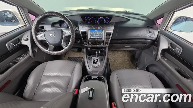 KG Mobility Korando — интерьер