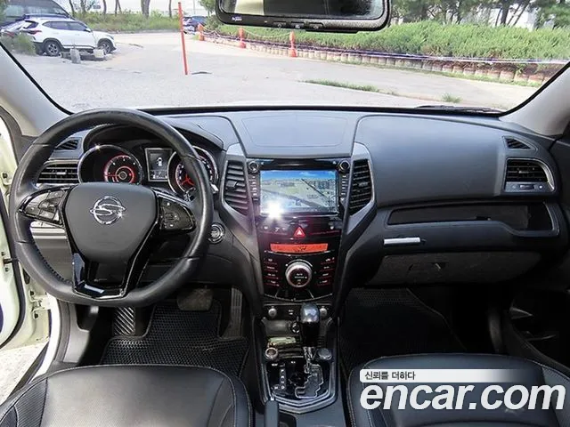 KG Mobility Tivoli — интерьер