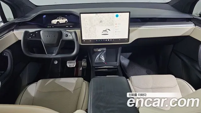 Tesla Model X — интерьер
