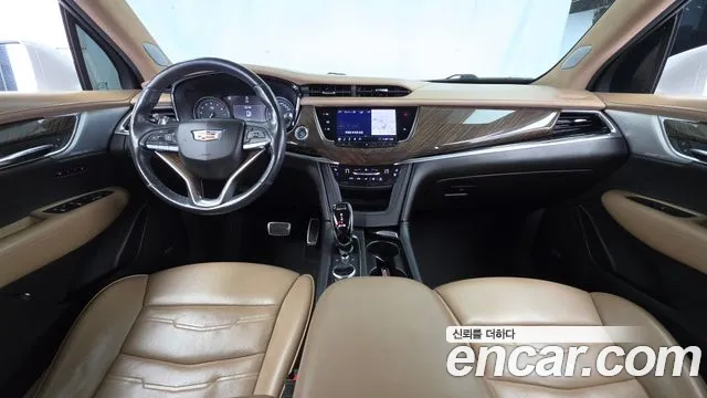 Cadillac XT6 — интерьер