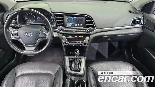 Hyundai Elantra — интерьер