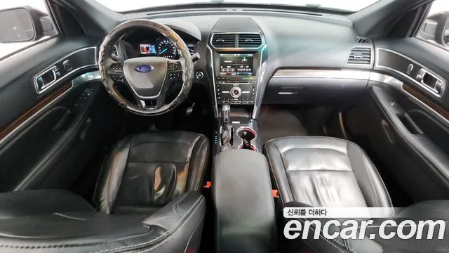 Ford Explorer — интерьер
