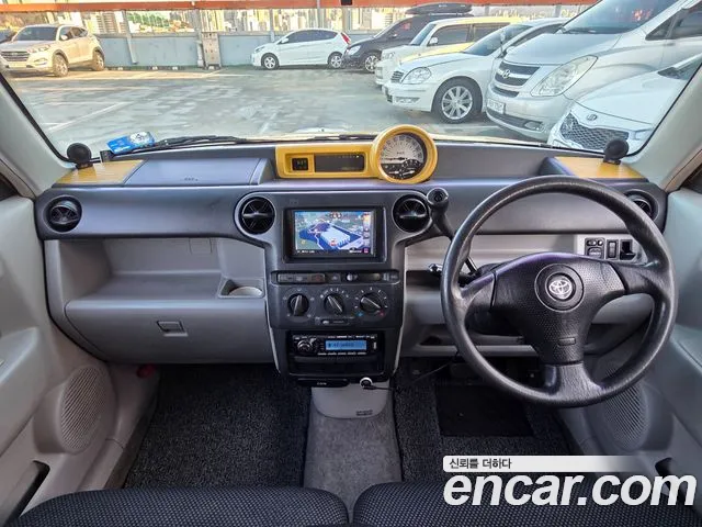 Toyota bB — интерьер
