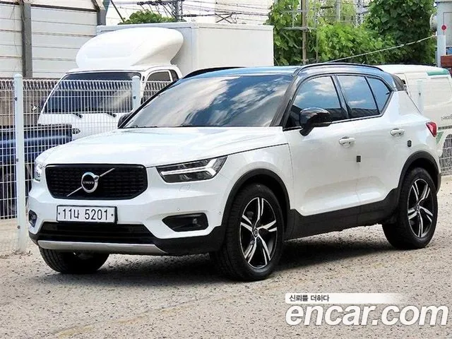 Volvo XC40 — экстерьер