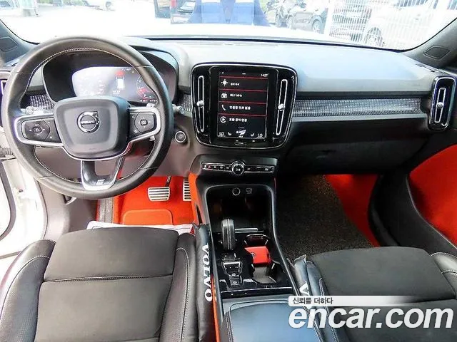 Volvo XC40 — интерьер