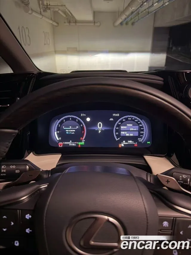 Lexus LM — интерьер