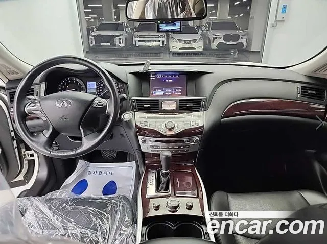 Infiniti Q70 — интерьер