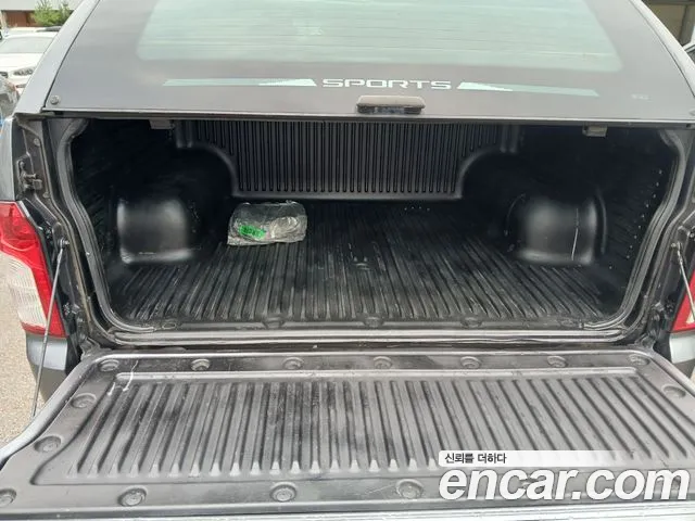 KG Mobility Korando — интерьер