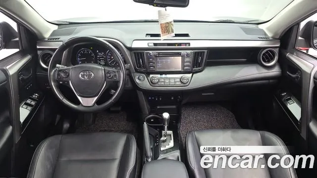 Toyota RAV4 — интерьер