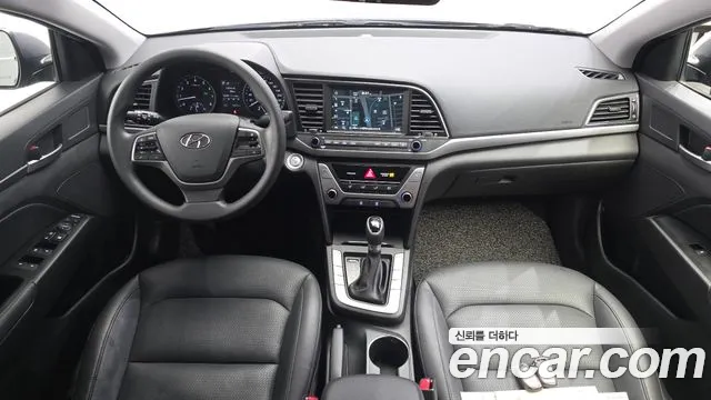 Hyundai Elantra — интерьер