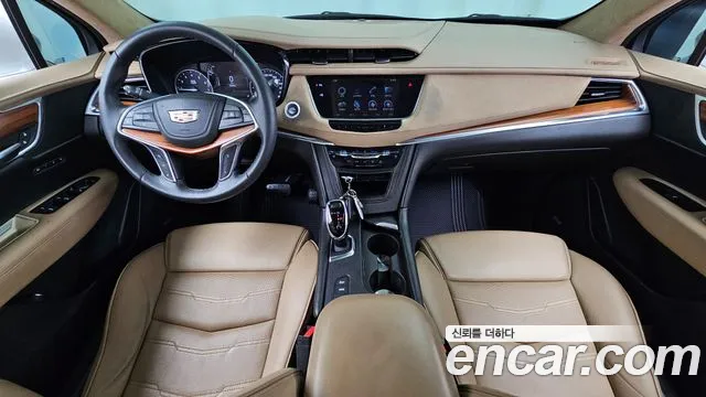 Cadillac XT5 — интерьер