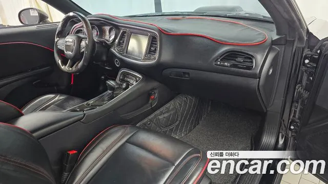Dodge Challenger — интерьер
