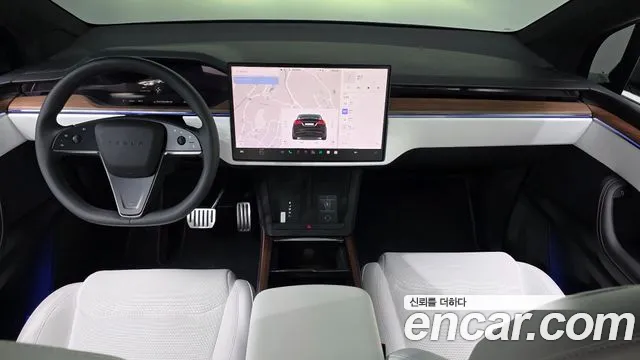 Tesla Model X — интерьер