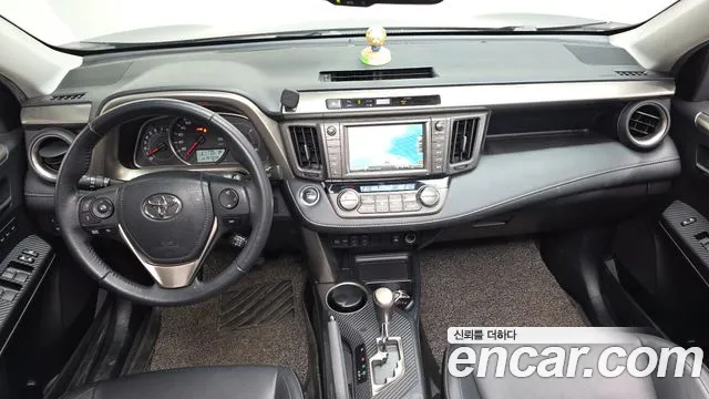 Toyota RAV4 — интерьер