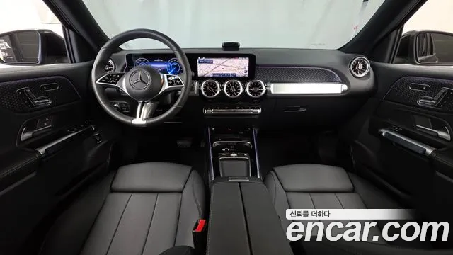 Mercedes-Benz EQB — интерьер