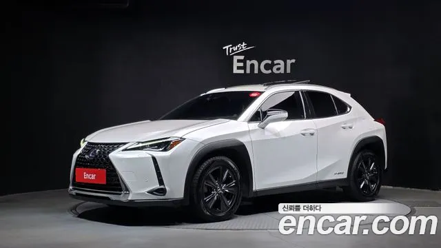 Lexus UX — экстерьер