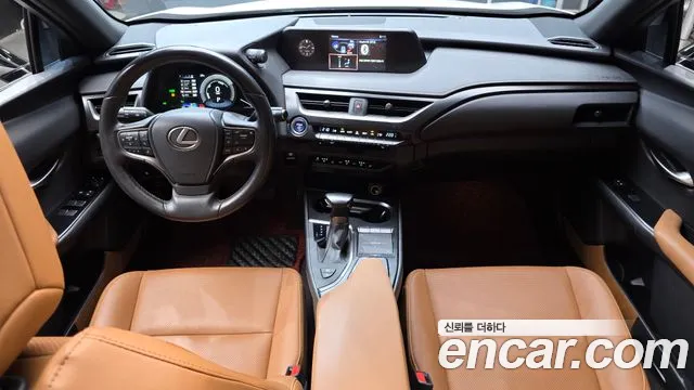 Lexus UX — интерьер