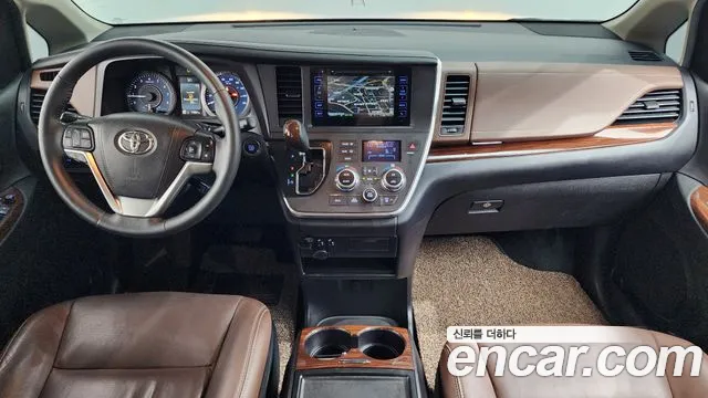 Toyota Sienna — интерьер