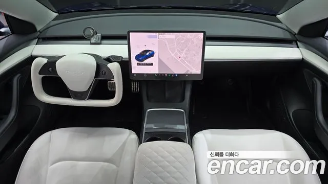 Tesla Model 3 — интерьер