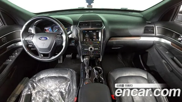 Ford Explorer — интерьер