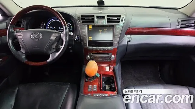 Lexus LS — интерьер