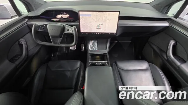 Tesla Model X — интерьер