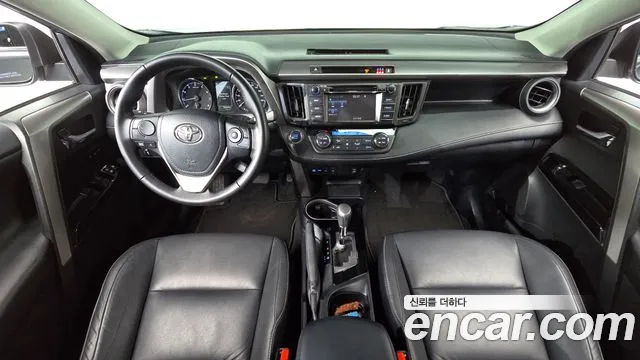 Toyota RAV4 — интерьер