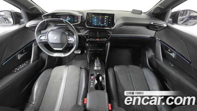 Peugeot 208 — интерьер